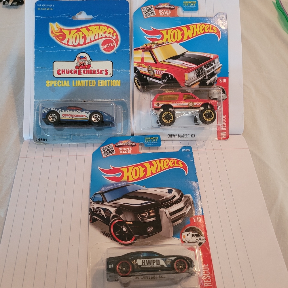 Hot Wheels Mix Of Old And New Chevy '57, Camaros, Corvette 2 Trucks